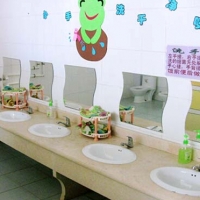 幼儿园应该装台上盆还是台下盆？